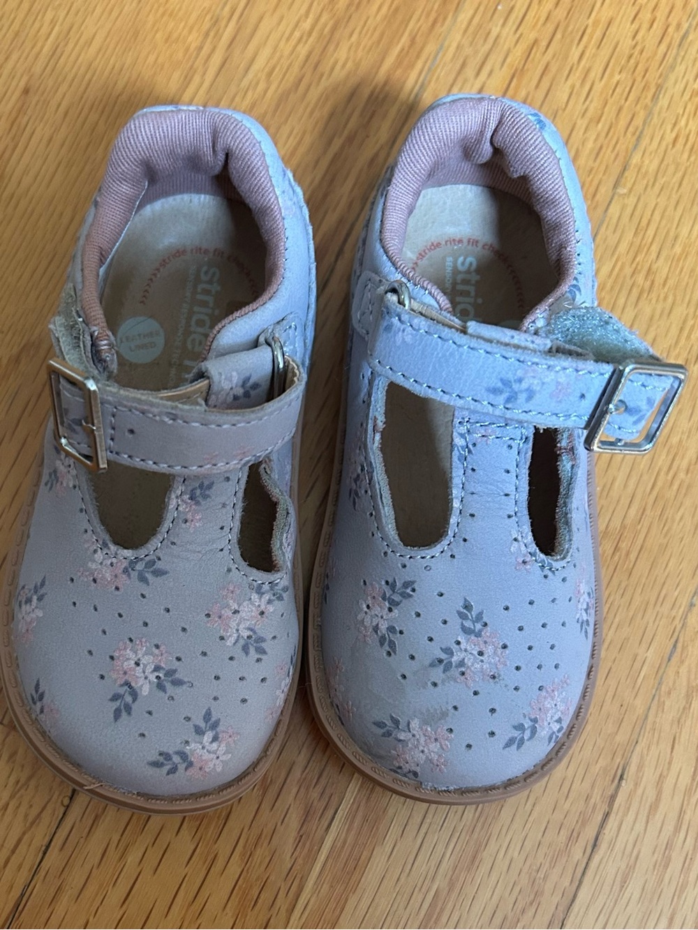 Stride Rite Floral Mary Jane Shoes - size 5.5